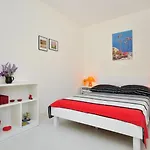 Apartment Ginestra- Central Cosy